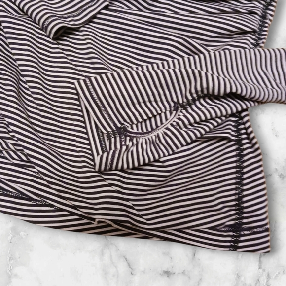Lululemon Striped Long Sleeved Pullover Top w/ Thumb Holes Gathered READ - Picture 2 of 3